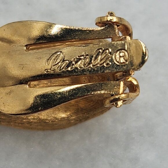 Vintage Patelli Gold Plated Leaf Clip On Earrings Italy 80s Designer Couture - Picture 3 of 4